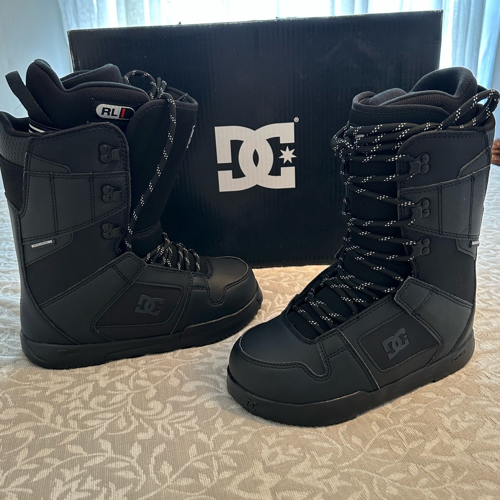 DC lace up Snowboard Boots